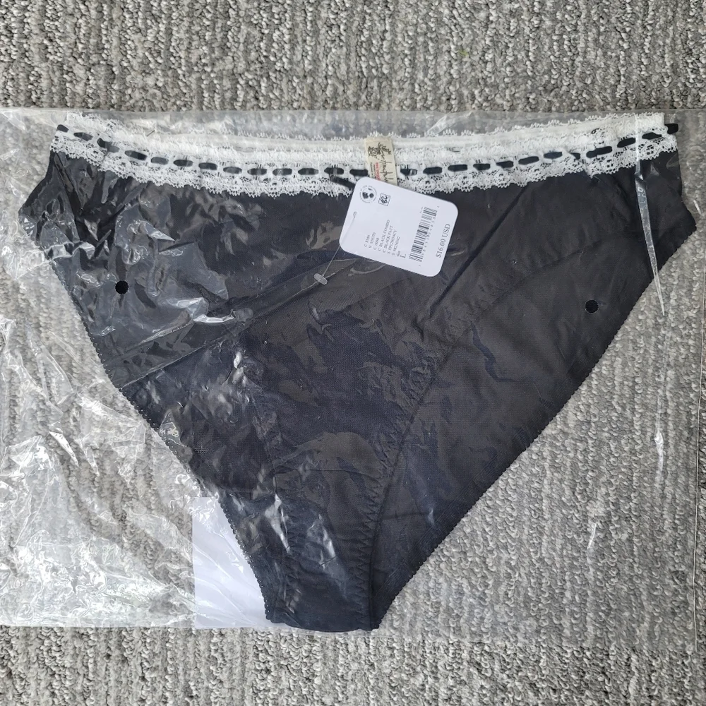 Free People So Sweet Bikini Size Large Color Black Combo NWT